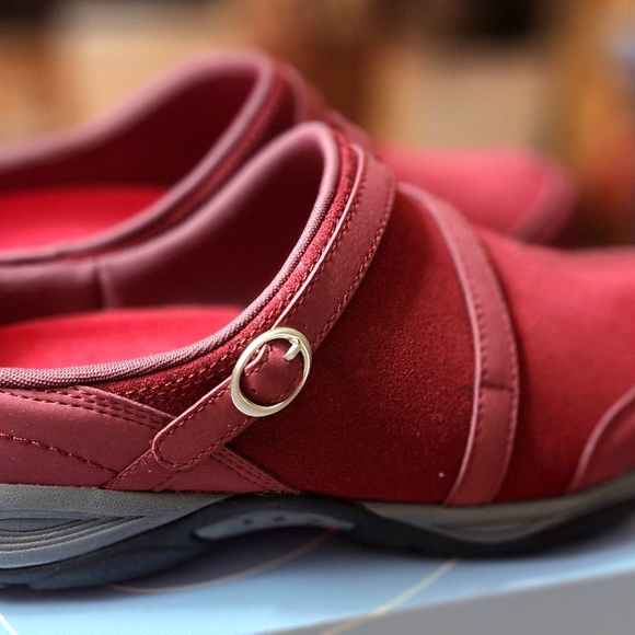 Easy Spirit Clogs - Picture 3 of 6